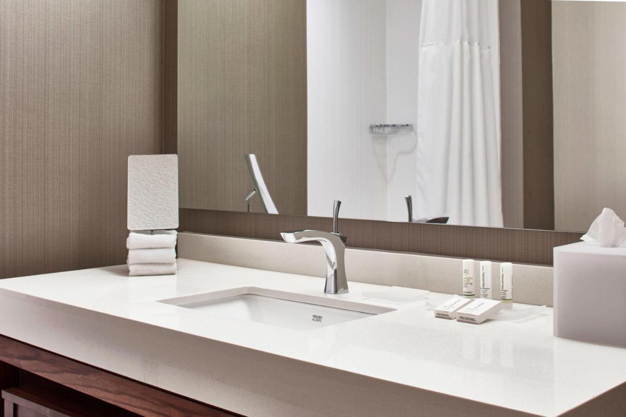 Courtyard By Marriott Minneapolis West Сейнт Луис Парк Екстериор снимка