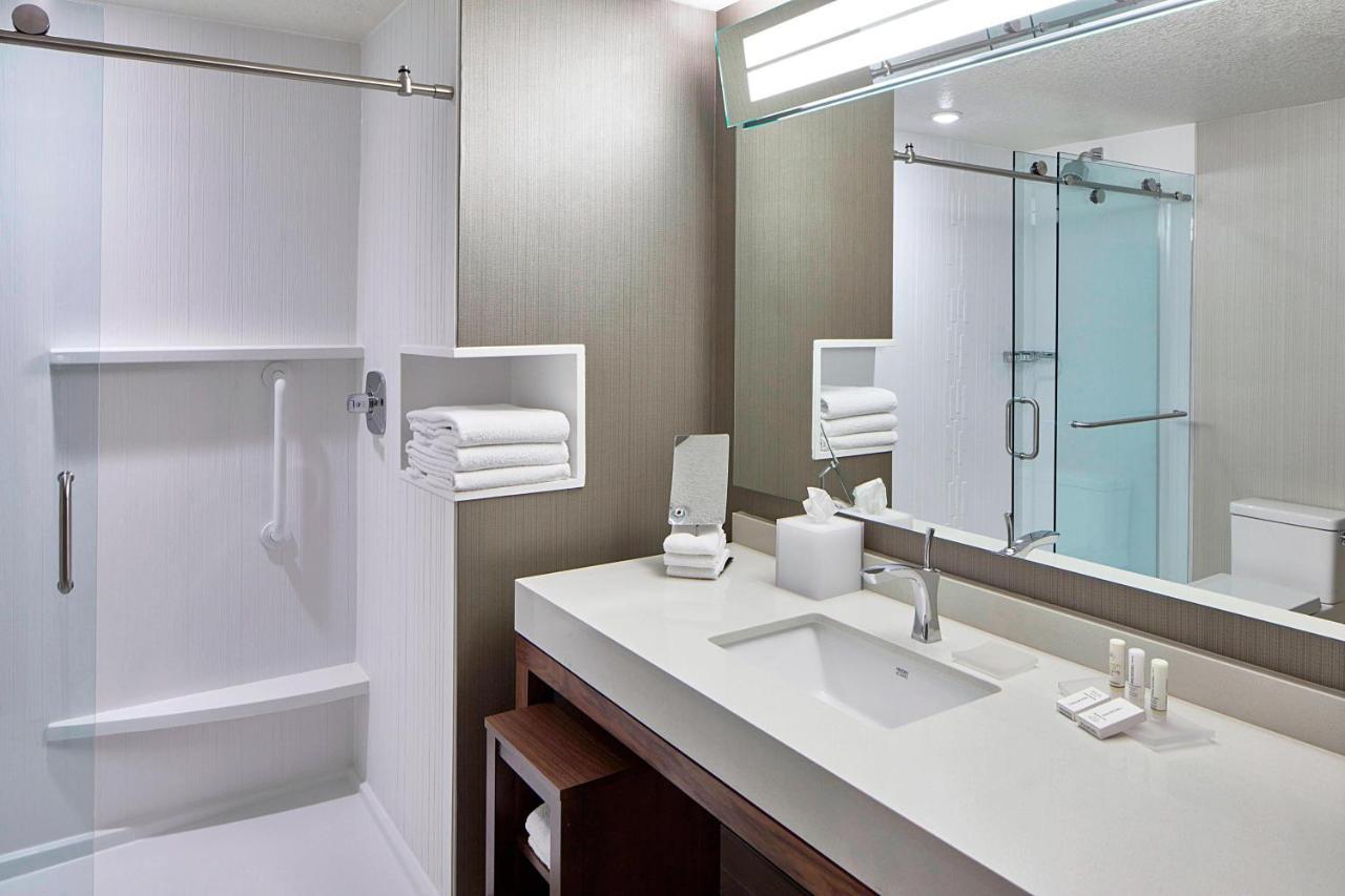 Courtyard By Marriott Minneapolis West Сейнт Луис Парк Екстериор снимка