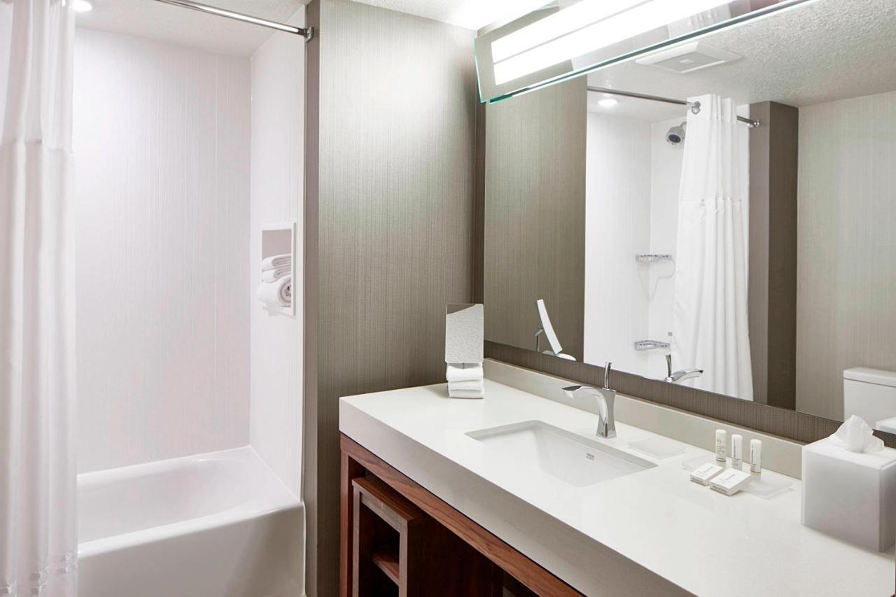 Courtyard By Marriott Minneapolis West Сейнт Луис Парк Екстериор снимка