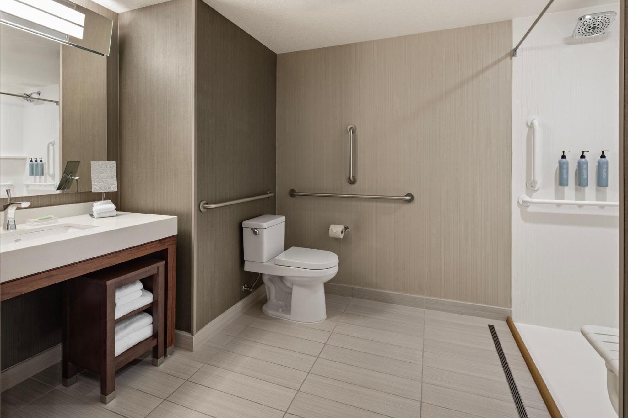 Courtyard By Marriott Minneapolis West Сейнт Луис Парк Екстериор снимка