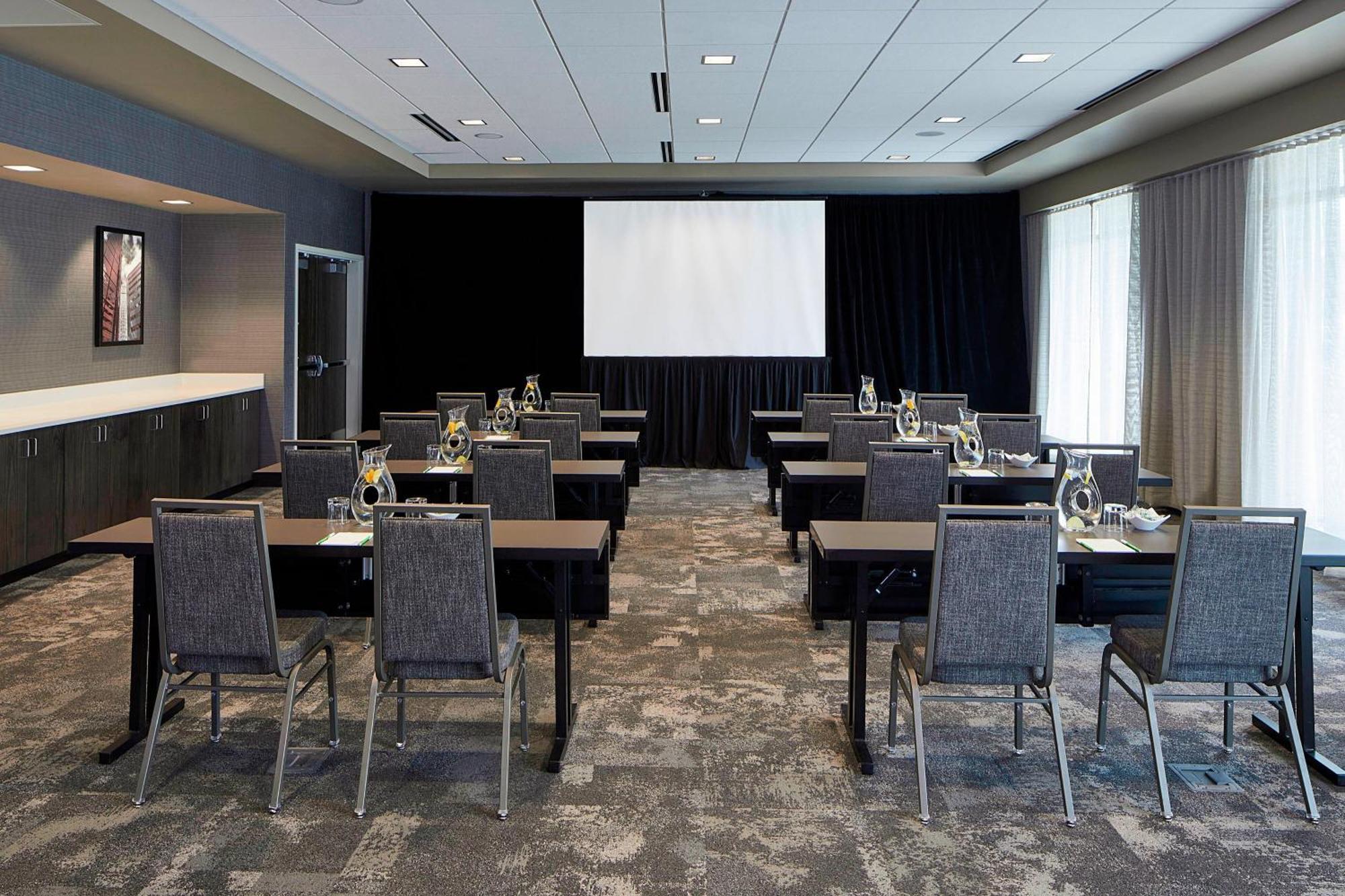 Courtyard By Marriott Minneapolis West Сейнт Луис Парк Екстериор снимка