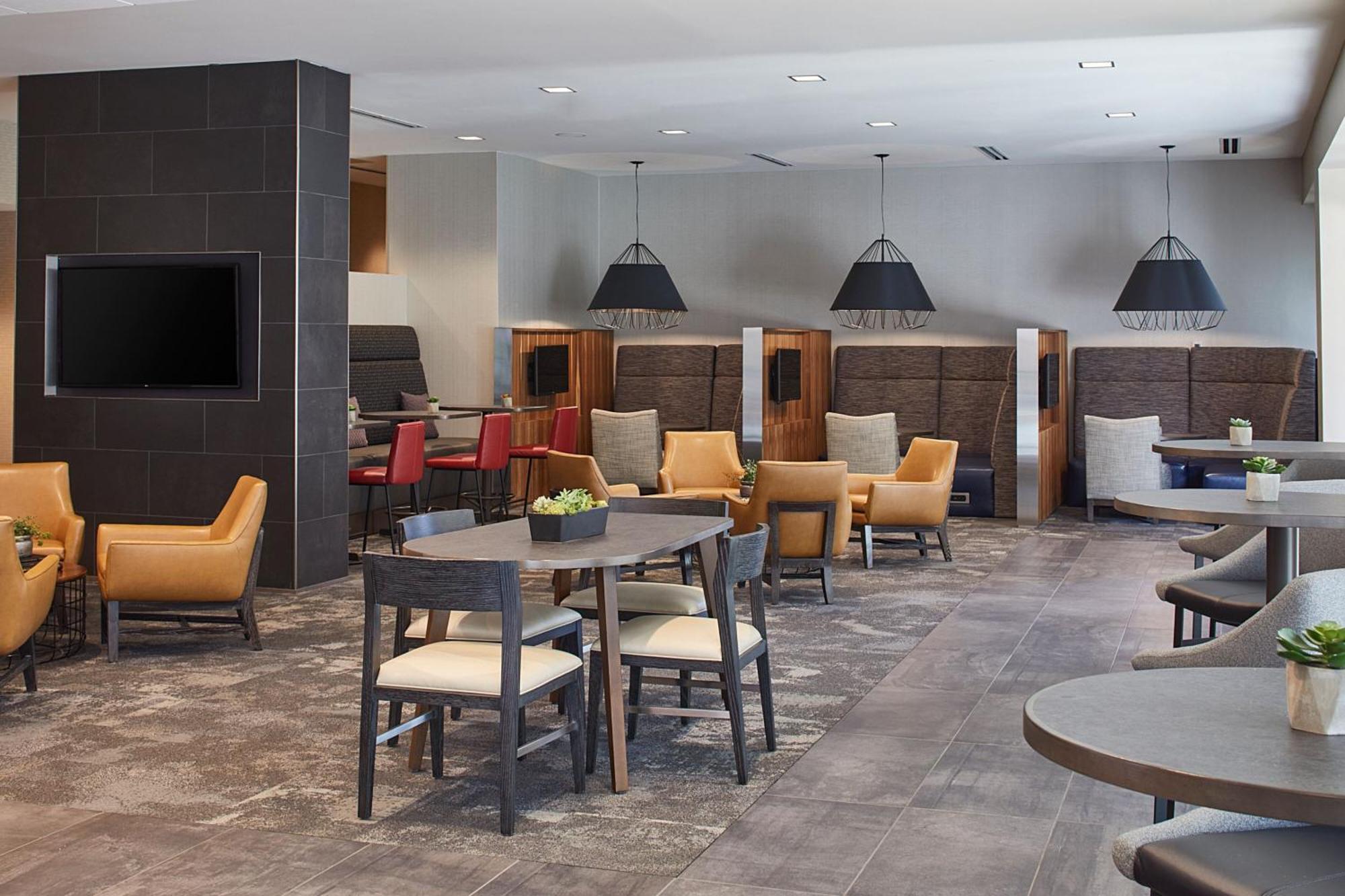 Courtyard By Marriott Minneapolis West Сейнт Луис Парк Екстериор снимка