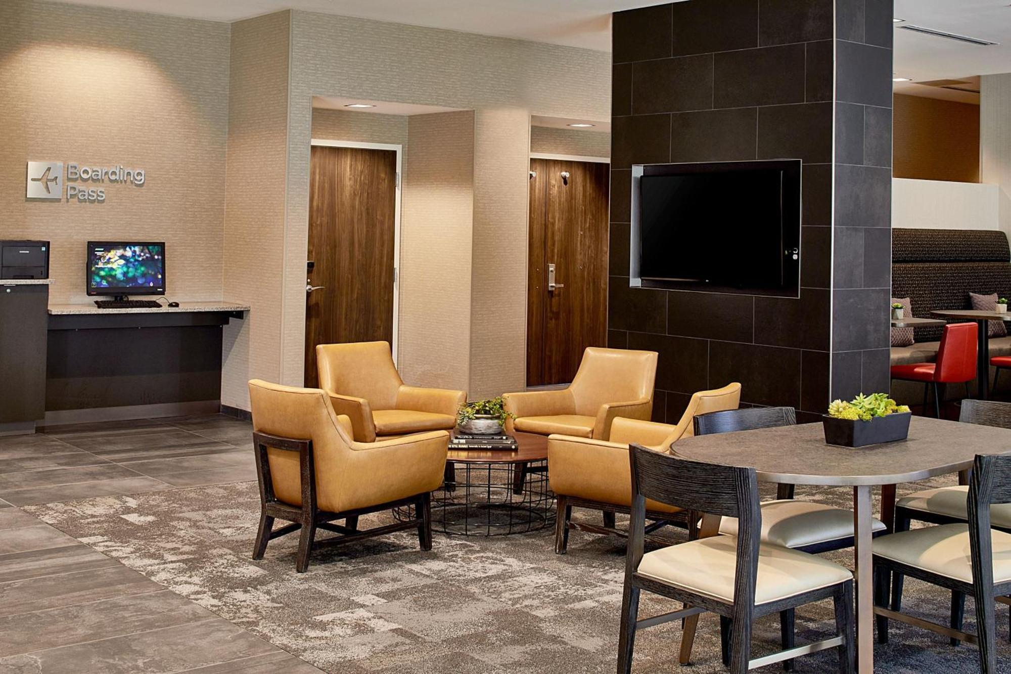 Courtyard By Marriott Minneapolis West Сейнт Луис Парк Екстериор снимка